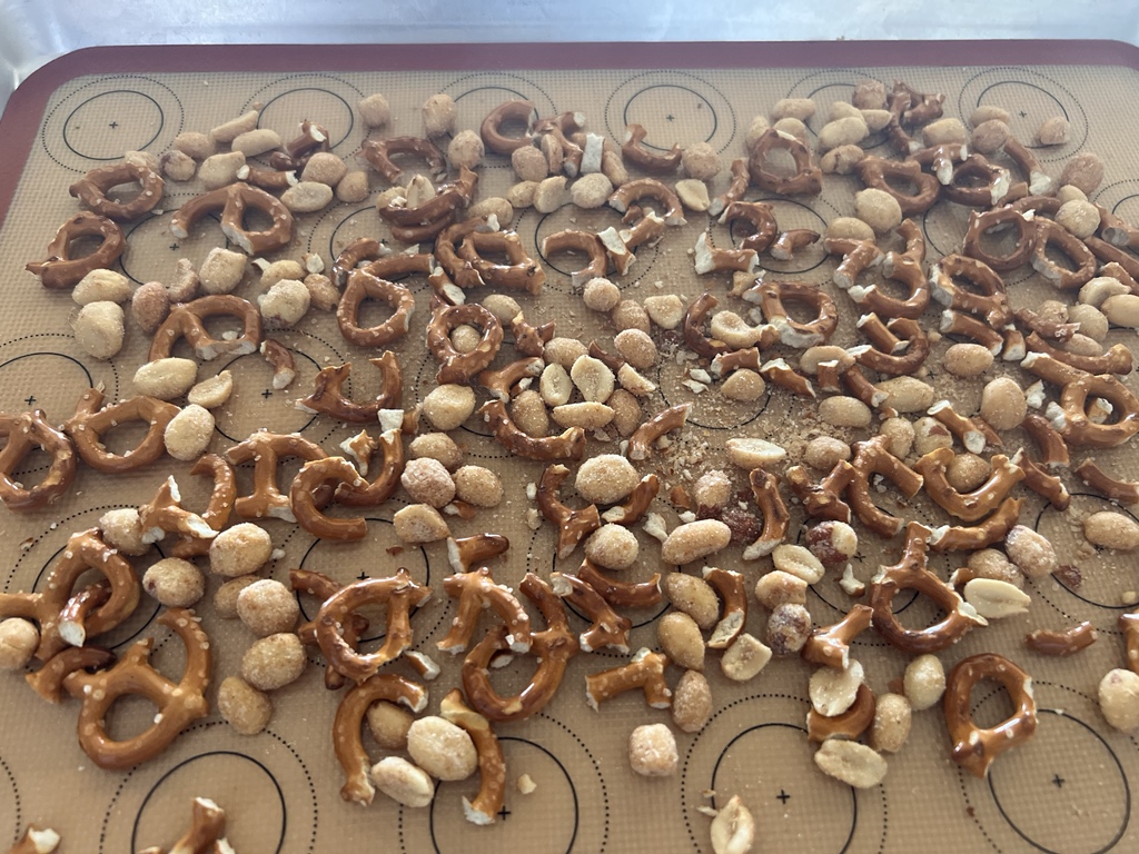 jtyrus's tweet photo. Test batch of “Bar Toffee” for Father’s Day. Reduced porter to a syrup. Added to brown butter toffee base &amp; poured over pretzels + honey roasted peanuts. Will top w/dark chocolate and Reese’s peanut butter chips. #WeekendMake https://t.co/72yEkI3xo5