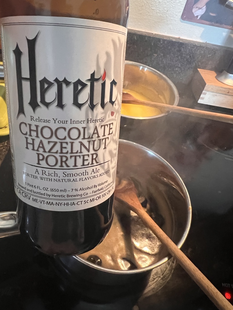jtyrus's tweet photo. Test batch of “Bar Toffee” for Father’s Day. Reduced porter to a syrup. Added to brown butter toffee base &amp; poured over pretzels + honey roasted peanuts. Will top w/dark chocolate and Reese’s peanut butter chips. #WeekendMake https://t.co/72yEkI3xo5
