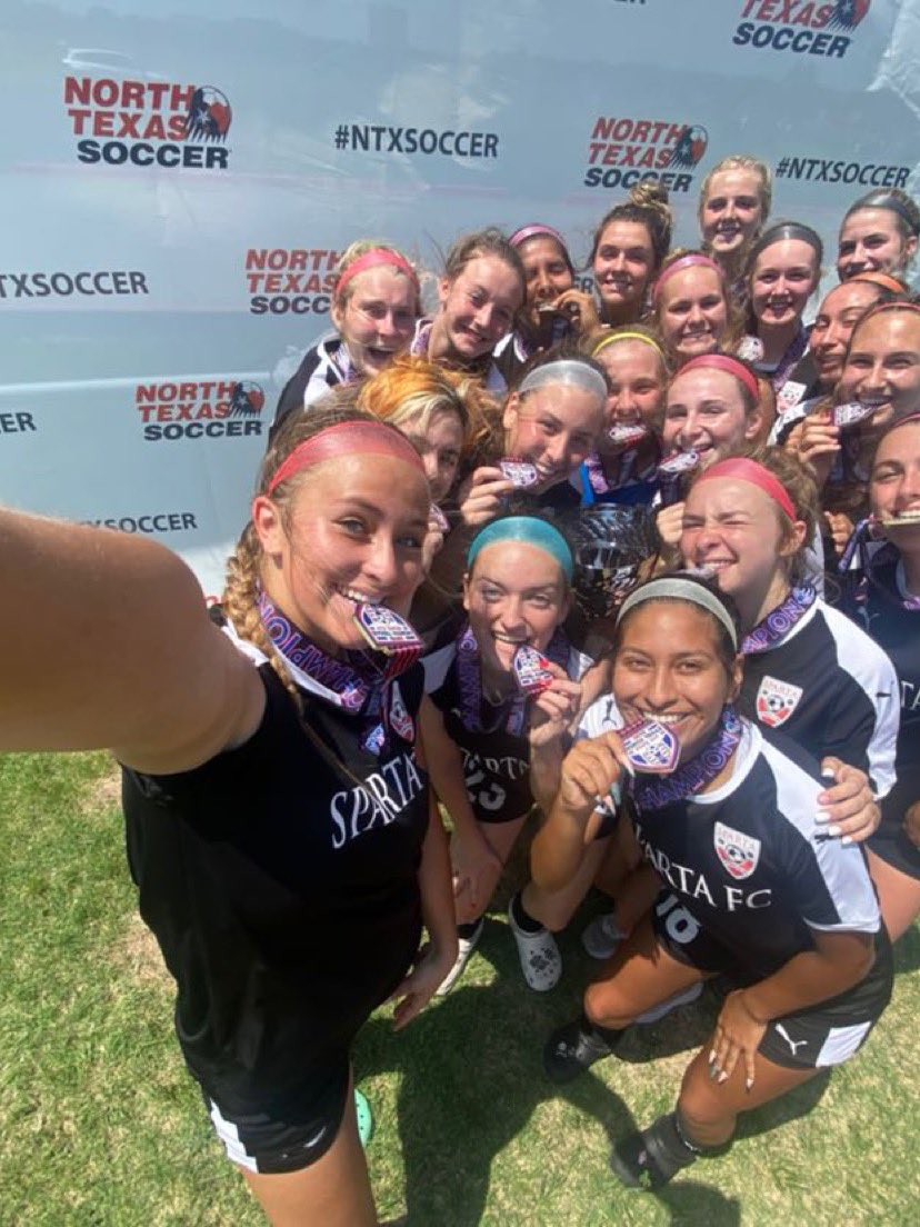 G_Rasmussen_'s tweet photo. No one else I’d rather battle it out with on the field💯 @LCUSoccer @EmmaBest_13 @JoelyGodfrey @AlyssaVillavic4 @sydneydickson8 @Addi_maeb @kerryScott2023 @EllaGBrown @libbiemayfield https://t.co/VdgmwVcdDC