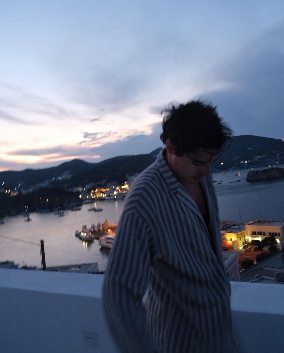 the car only drives on a good day despite the dust and all the rust, 
it's still making me sway. 

EPISODE : 2 — 𝐋𝐄 𝐂𝐎𝐍𝐒𝐓𝐀𝐓