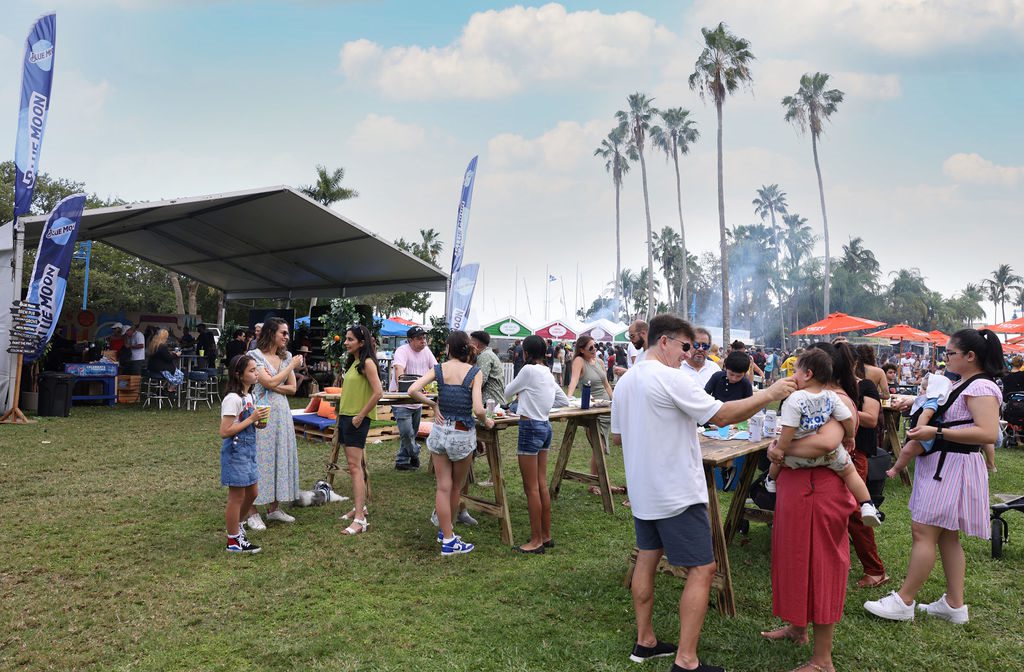CGArtsFestival's tweet photo. Just a snapshot from #CGAF22 🤩

📍Coconut Grove, FL
🌴Art | Food | Family | Fun

#artfestival #artistcollection #coconutgrove #exploremiami #thingstodoinmiami #coconutgroveartfestival #miamiart #miamiartshow #cgaf #engagelive #art #miami #artist https://t.co/o6p1wfCxhx