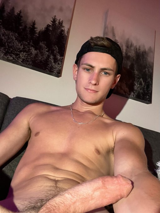 having such a great morning already, so here&rsquo;s some nudies 🥰 https://t.co/4E9jI9JW4a