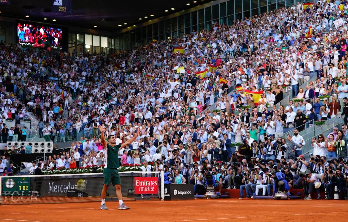 MutuaMadridOpen's tweet photo. A TUS PIES 🧡

@alcarazcarlos03 | @ATPTour_ES | #MMOPEN https://t.co/RR8TbHk1ok