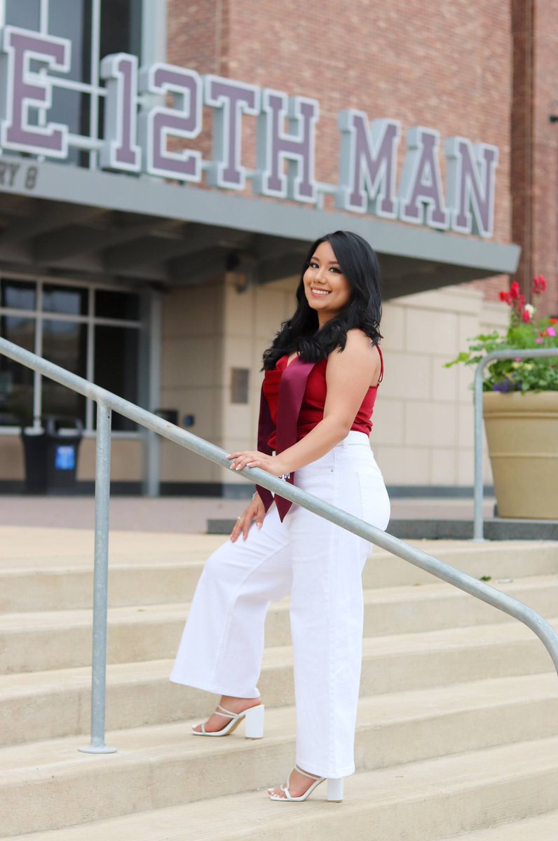 LTA_BetaEta's tweet photo. since graduation is a few days away, we’d love to recognize our seniors 🥰🤍 We’re so proud of all your hard work and we can’t wait to see what the future has in store for all of you. Thank you all for everything!! We love you so much 🌙🌴 https://t.co/Guabv9kiq0