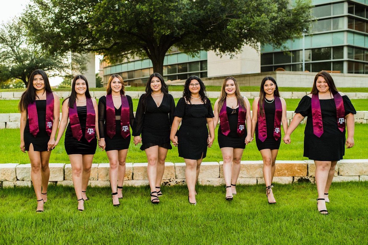LTA_BetaEta's tweet photo. since graduation is a few days away, we’d love to recognize our seniors 🥰🤍 We’re so proud of all your hard work and we can’t wait to see what the future has in store for all of you. Thank you all for everything!! We love you so much 🌙🌴 https://t.co/Guabv9kiq0