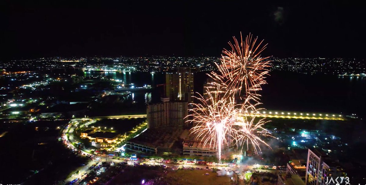 Sid_0367's tweet photo. @Dale_Was_Here Fireworks display ng kandidato mo iyan sa #Ceboom pero wala kang ingay na nakakapag-contribute sa air pollution? Binulag ka na ng pagkamuhi mo na umabot sa pagkapurol ng pag-iisip. https://t.co/pSXQn2mgOS