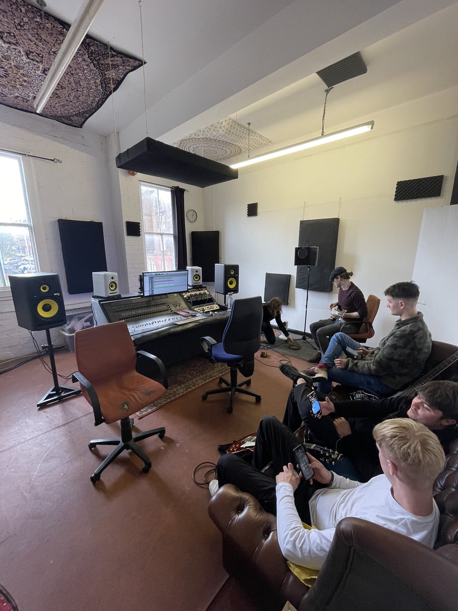 eggman_studios's tweet photo. Great session with @BletherBand yesterday! 

Tune is sounding unreal! 

If you’d like to book in for a session get in touch! https://t.co/7QNSSKmUv0