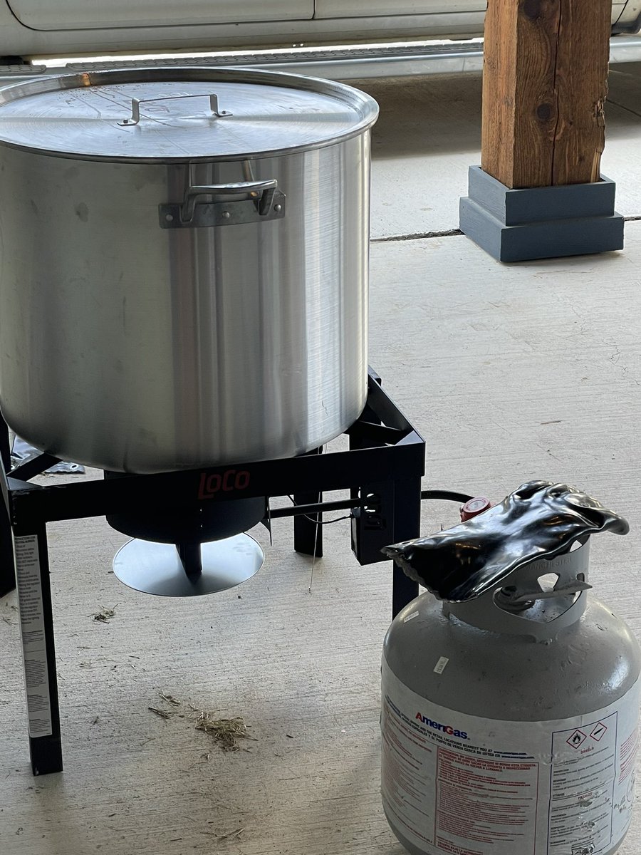 Dearing22's tweet image. Crab Boil for Mother’s Day!

#CookOutside