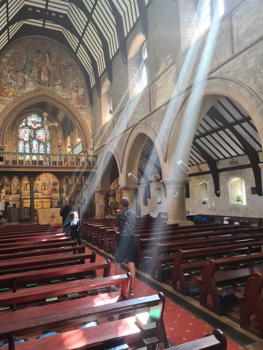 tamhendron's tweet photo. Huge thanks to the @ChislehurstSocy for our guided tour of Chislehurst's High Street. Very informative and an absolutely glorious day for it. #chislehurst #bigwalkweekend https://t.co/poeOv4nene