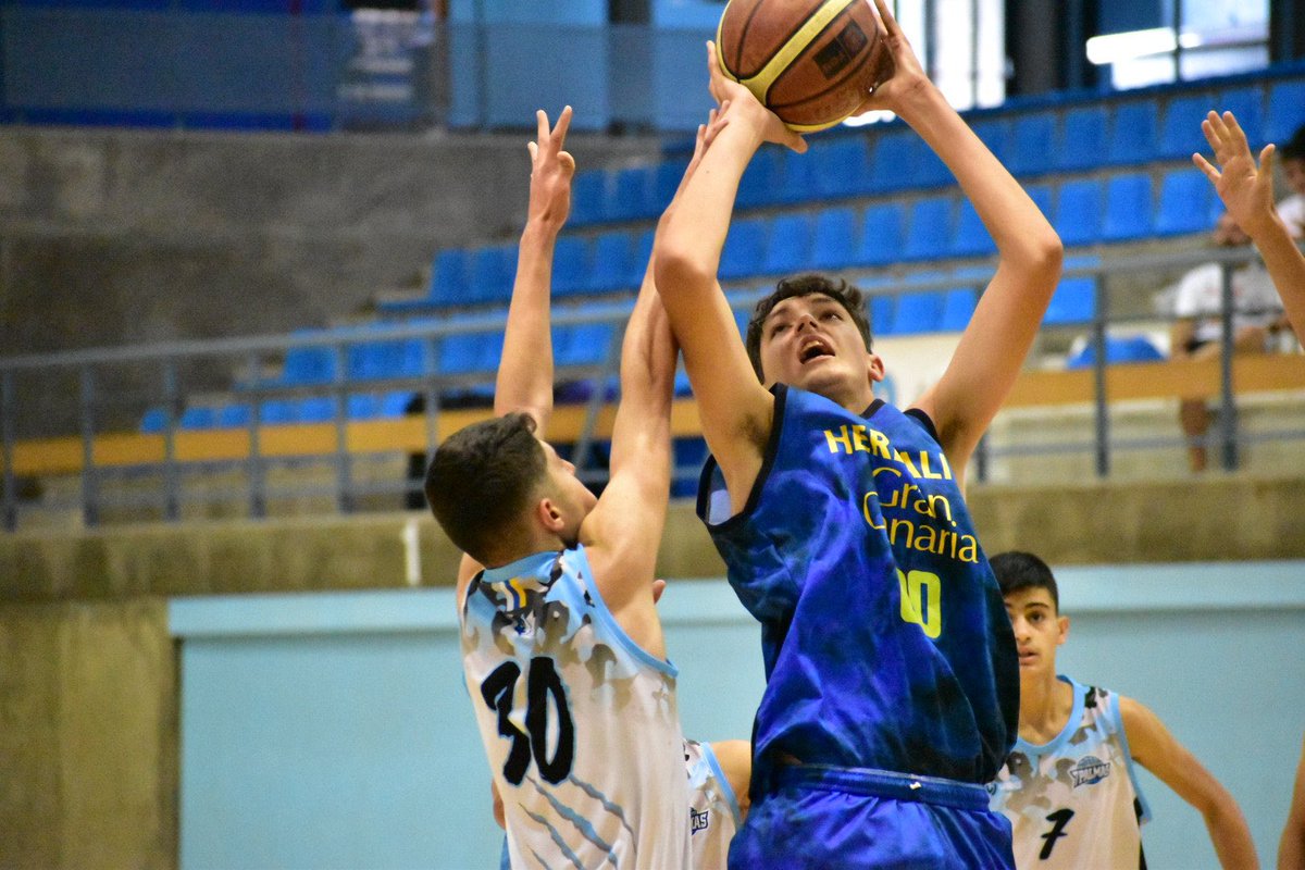 BaseCBGC's tweet photo. 💥 Tercer puesto en el #CCInfantil masculino para nuestros chicos.
▪️ Logran el bronce regional tras vencer por 89-49 ante CB7P Click Canarias.
📸 @FCBaloncesto https://t.co/NIZyHNTDCG