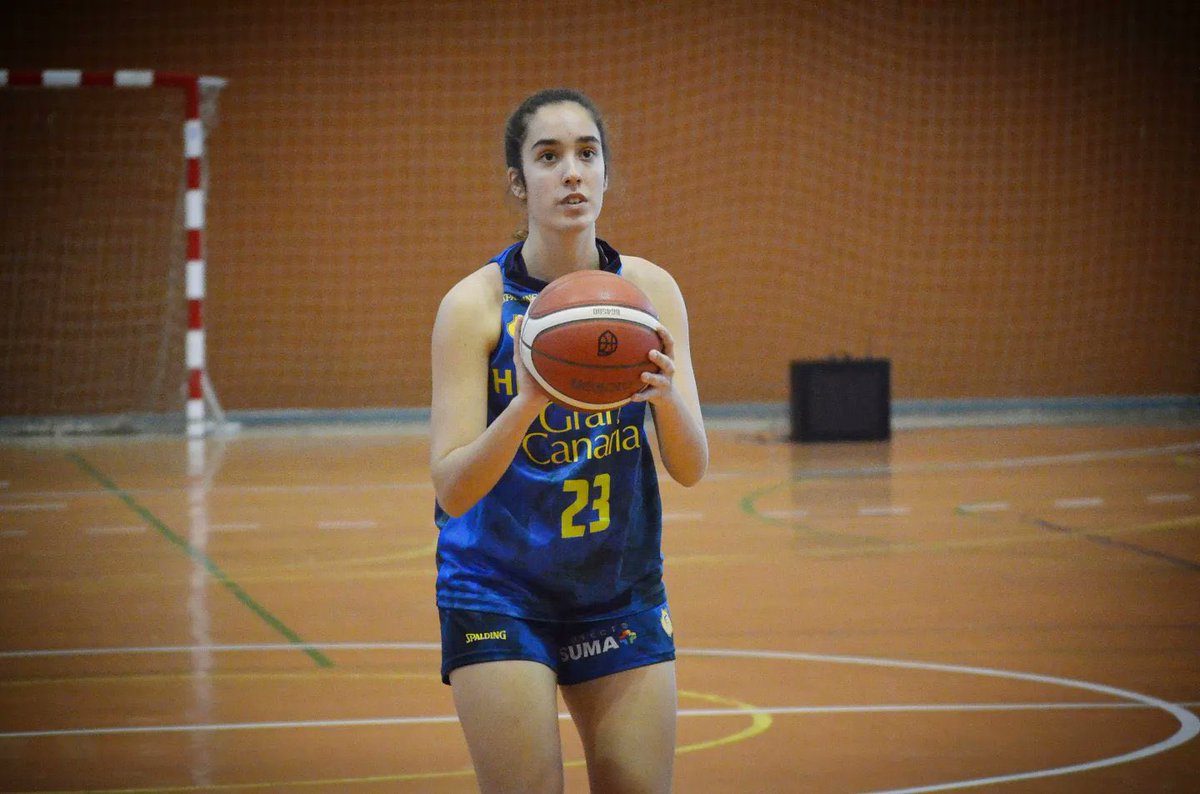 BaseCBGC's tweet photo. 💥 Nuestras infantiles cierran el curso con un meritorio cuarto puesto en el #CCInfantil.
▪️ Las chicas lograron llegar a semifinales en la fase final, y cayeron en la lucha por el bronce por 84-76 ante CB Santa Cruz.
📸 @FCBaloncesto https://t.co/ffKUBldv42