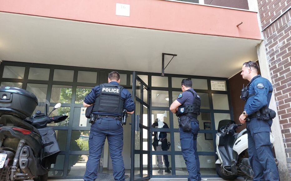 F_Desouche's tweet photo. Maisons-Alfort (94) : Abderahim, un multirécidiviste "sympa" de 35 ans, crève les yeux de Maïté, lui coupe une oreille et lui assène 12 coups de couteau "entre la région vaginale et la tête" https://t.co/rTpdMrRrds https://t.co/dbxPsbzjhI