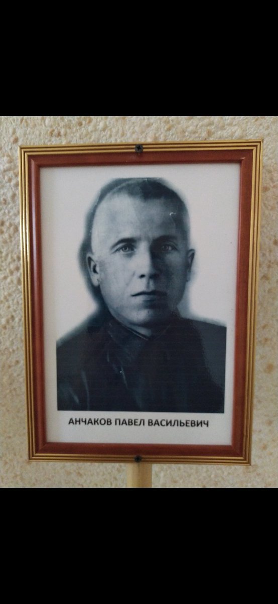 Мой дед, погиб под Ленинградом при прорыве блокады... Бабуля ждала и любила его всю жизнь - а вдруг он жив и вернëтся.