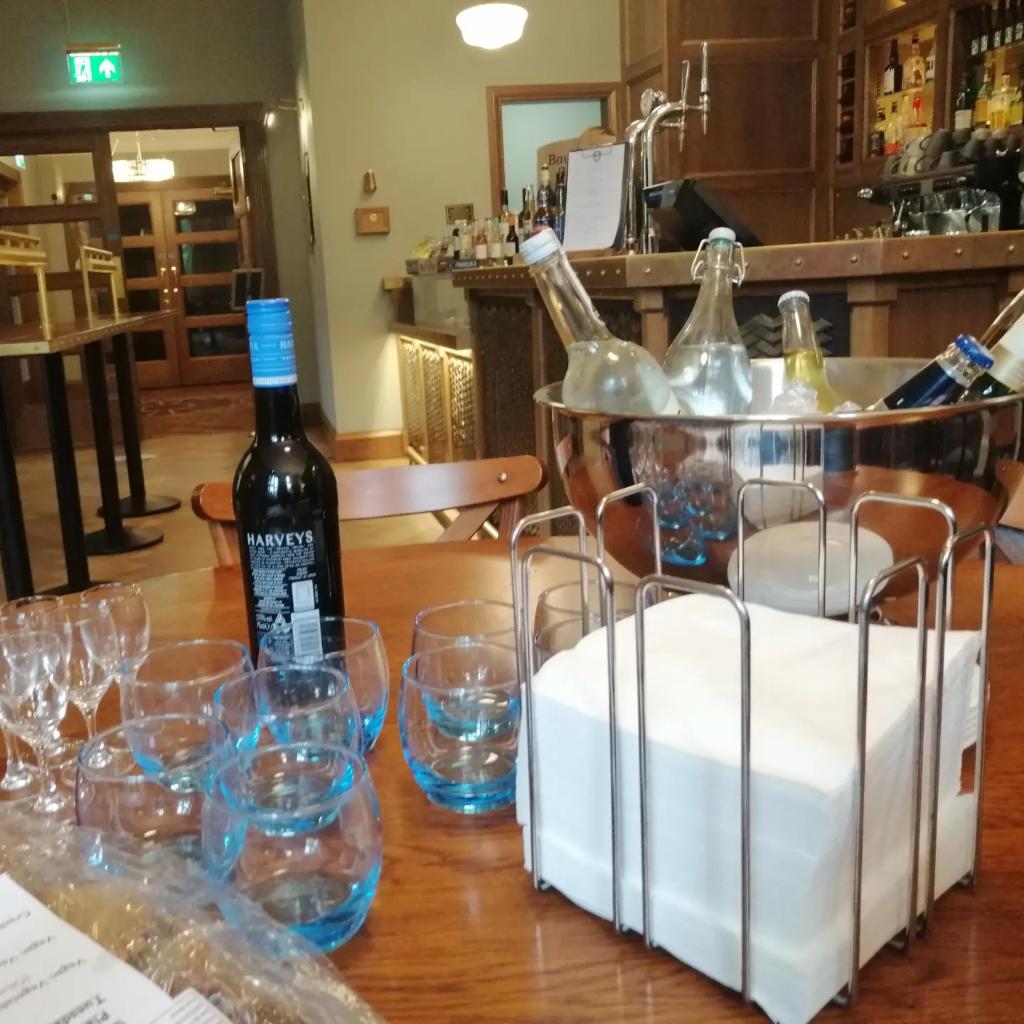 HChangemakers's tweet photo. Join us Tuesday evening at 5:15pm for Changemaker Conversations in the Griffin Bar! 🍷🔥 No need to sign up - just drop by, have a drink and enjoy the good company and interesting conversation. 😉

#HChangemakers #ChangemakerConversations https://t.co/hva5lyKOTo