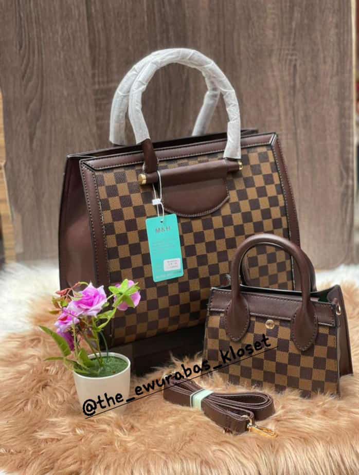 b__trimudehemaa's tweet photo. ❗❗KINDLY READ CAPTION ❗❗

🌷 2 IN 1 LADIES CORPORATE BAG

🌷 AVAILABLE AT GHC 150.00

🌷 NATIONWIDE DELIVERY AVAILABLE AT A FEE. PICK UP OPTION AVAILABLE. 

🌷 KINDLY DM OR FOLLOW LINK IN BIO TO ORDER.

#ShopYourStyle https://t.co/2JCH6lGXnf