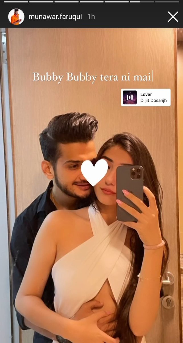 CryoHash's tweet photo. Finally 😄😄, oh mann.
&amp; also what an outfit of @nazilx9 😁, kuch logon ki toh aaj kat gaya sach mein.
#MunawarFaruqi 
#MunawarKiJanta 
#munawarFaruqui
#lockUpp https://t.co/aPC8xWEiMN