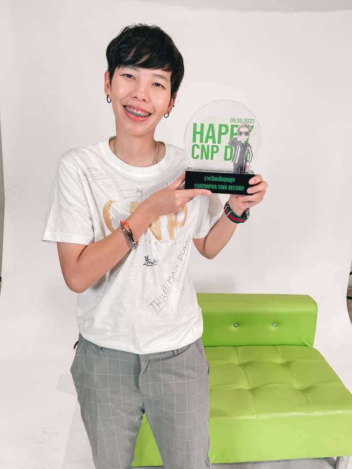 Krukhuan's tweet photo. แฮปปี้เบิร์ดเดย์หมวยใหญ่ของธนดล ขอให้หนูสุขภาพแข็งแรง มีความสุขมากๆ เฮงๆปังๆ ถูกหวยทุกงวดนะลูก รักหนูนะ🐳💚 #9MayCNPDay https://t.co/K16r9JiH8b