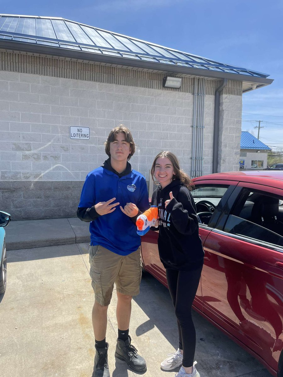 ikewaterwars_22's tweet photo. julia got nick while he was off the clock on lunch🤝 #4hoursleft https://t.co/M6TcWYlzoe