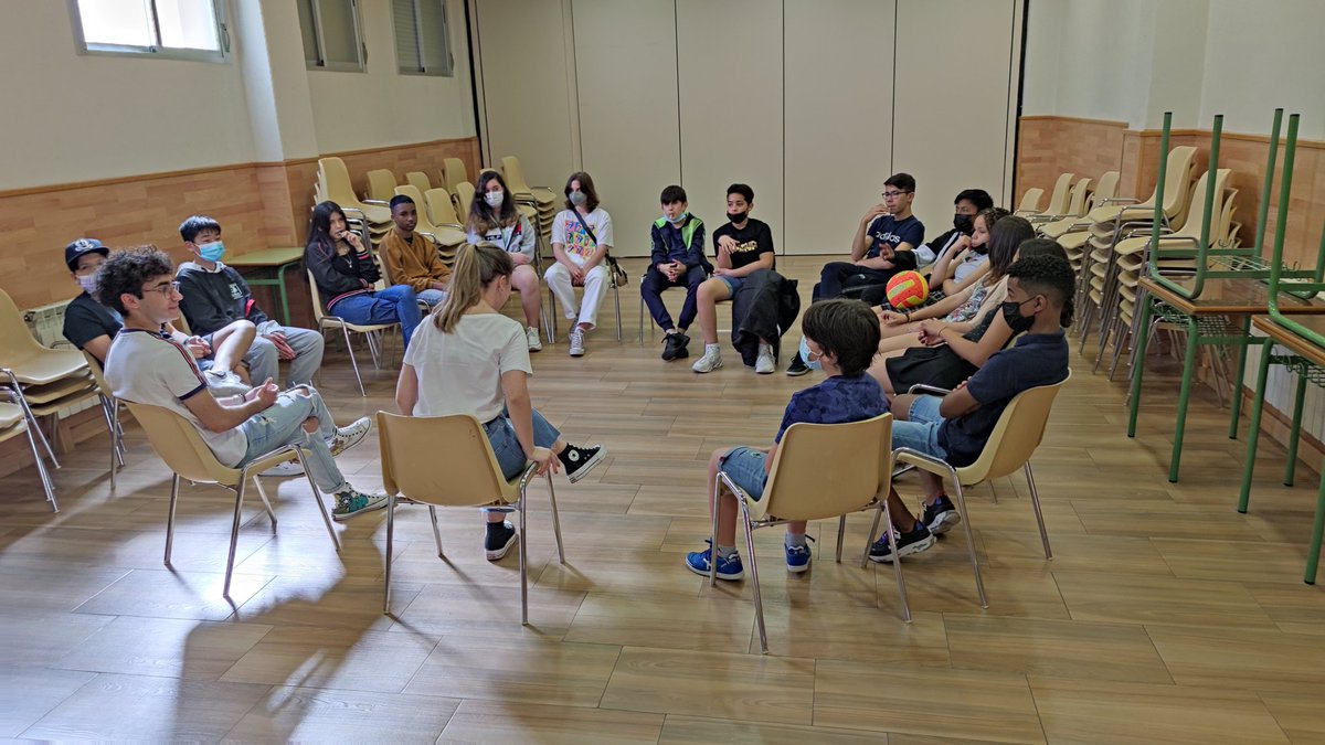 citycentro's tweet photo. Además, durante la tarde del sábado, la sección de #Chiqui disfrutó de Chiquivisión, y la sección de #Preas hizo un taller muy chulo de recuerdo.

Y el equipo de animadores recibió una formación sobre necesidades especiales. 

¡Un finde muy completo!

#ApasionadosXLaVida https://t.co/Rxg9Pdsazg
