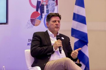 GRinStrasbourg's tweet photo. (1/2) Le ministre 🇬🇷 délégué aux Affaires européennes @MVarvitsiotis : « Lorsqu'on nous demande ce que l'Europe signifie, chacun de nous répond différemment. Mais une seule chose est commune dans l'esprit de tous les citoyens, c'est que nous voulons plus d'Europe ». https://t.co/4I28WYXOVg