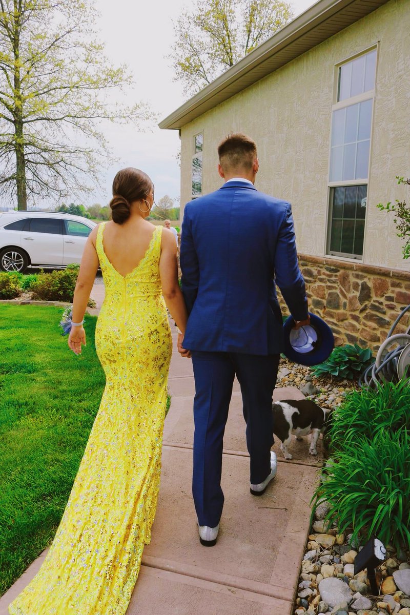 makennathomas10's tweet photo. Senior prom, beauty and the beast style 💛 https://t.co/7OUr4tEsFm