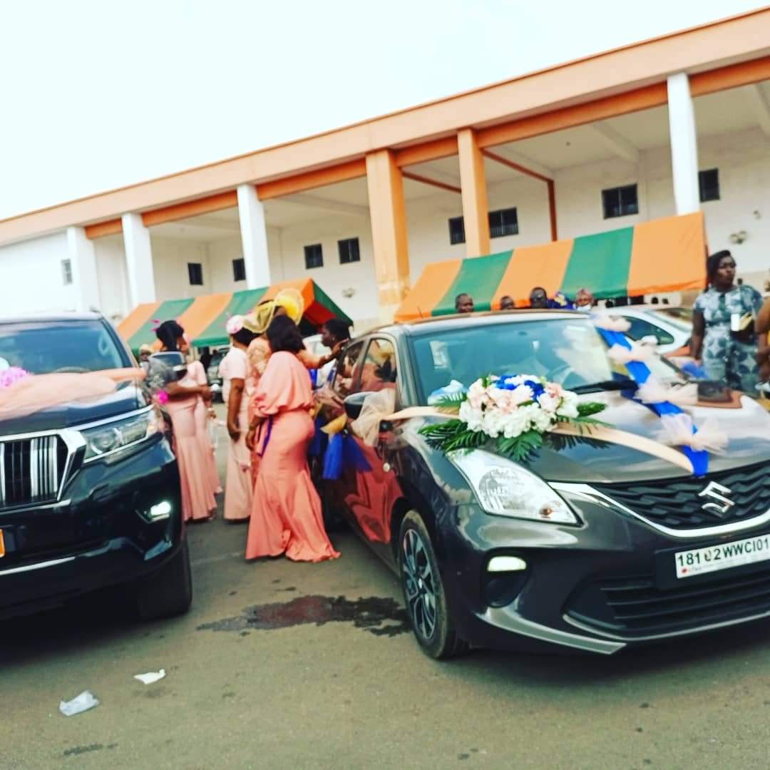 24Yopougon's tweet photo. Coin du bonheur du samedi..
La traditionnelle célébration de mariage à la mairie de Yopougon..
62 mariages célébrés ce samedi 7 mai 2022. https://t.co/nRjbi9W92R
