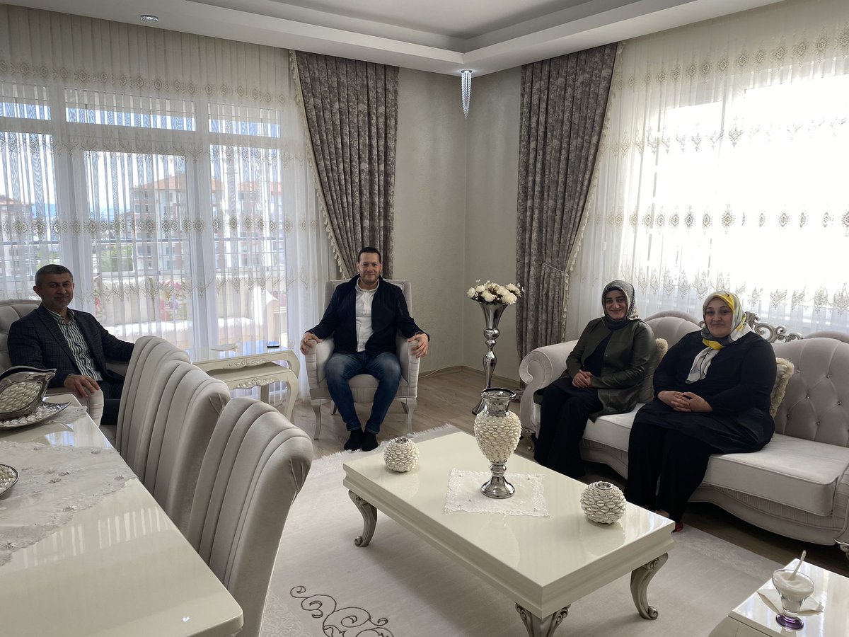 #Annelergünü münasebeti ile İl Sosyal Politikalar Bşk. <a href="/kamil_biter/">Kamil Biter🇹🇷</a> , İlçe Sosyal Politikalar Bşk. <a href="/RefikSekerci/">Refik Şekerci 🇹🇷</a> ve İlçe Kadın Kolları Bşk.@esinylmztnrvrdi kıymetli annelerimizi  ziyaret ettiler.

Başta şehit anneleri olmak üzere tüm annelerimizin anneler gününü kutluyoruz.