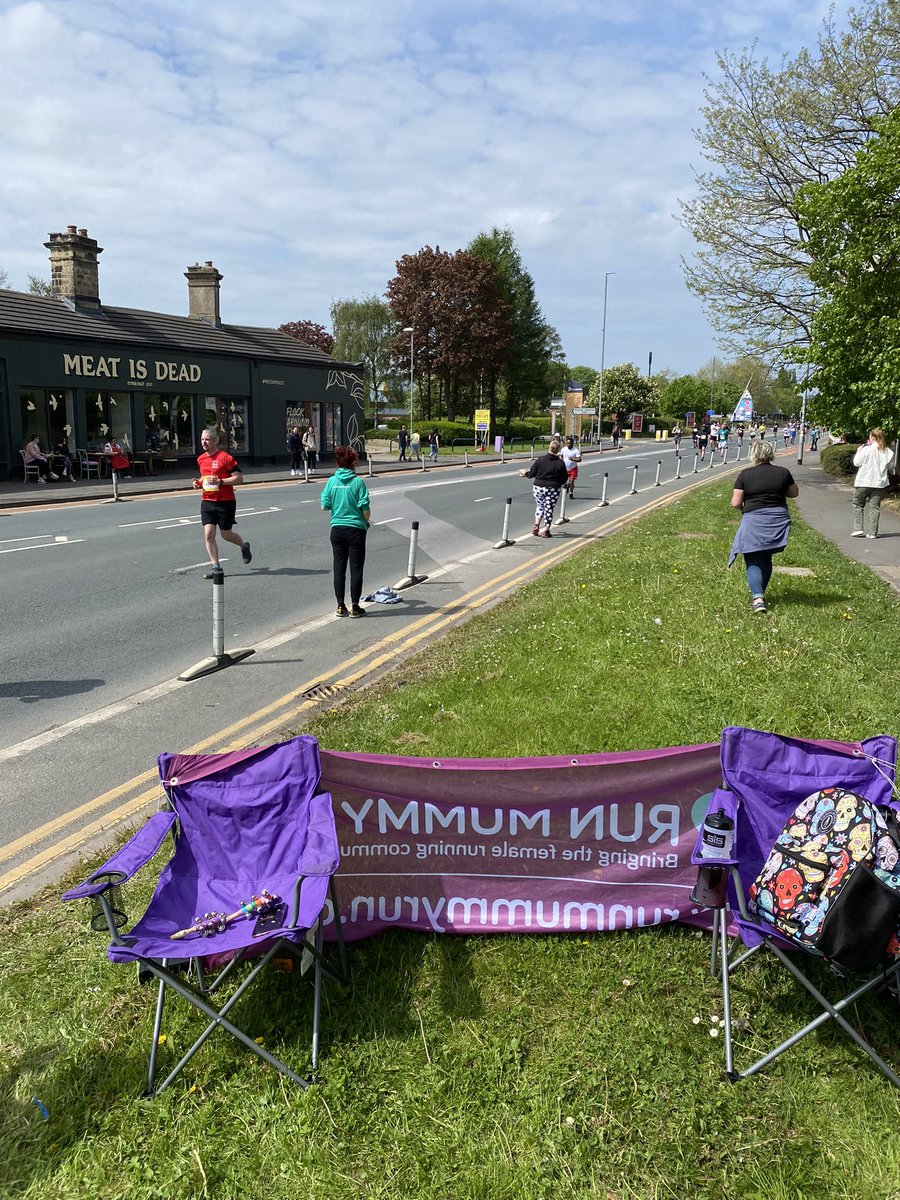runnermumclaire's tweet photo. Had great day cheering Leeds half #runforall #runmummyrun https://t.co/NYbCuIkOY5