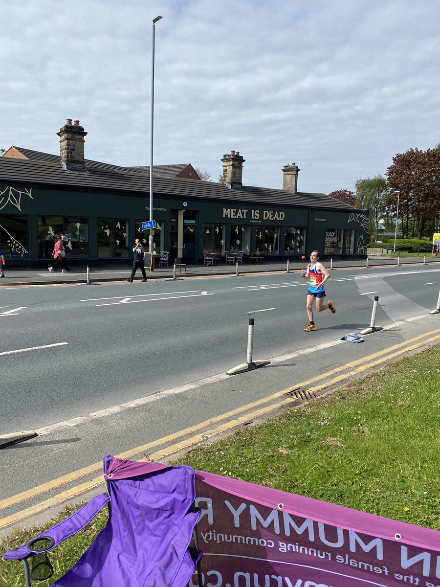 runnermumclaire's tweet photo. Had great day cheering Leeds half #runforall #runmummyrun https://t.co/NYbCuIkOY5