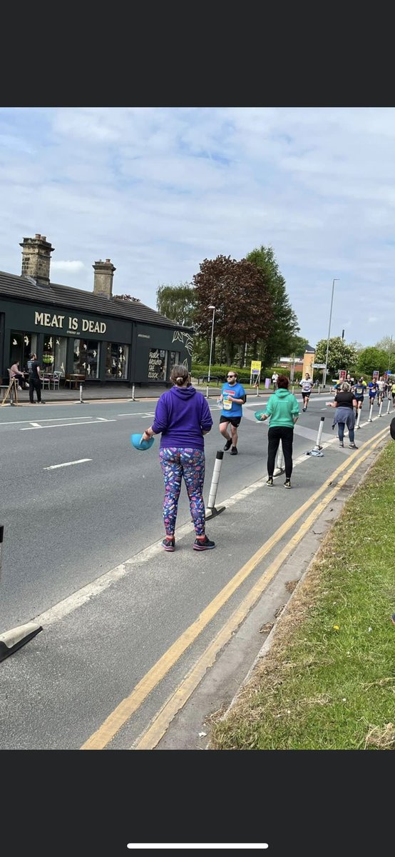 runnermumclaire's tweet photo. Had great day cheering Leeds half #runforall #runmummyrun https://t.co/NYbCuIkOY5