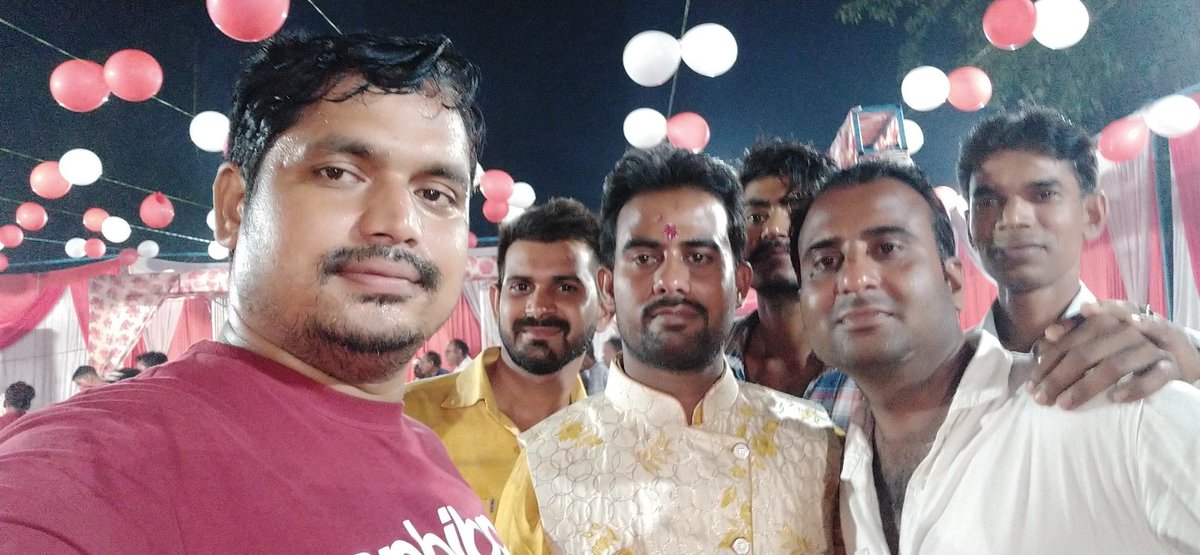 MdGabbarkhan's tweet photo. सेमरा हर्दो पट्टी निवासी मित्र जैसे बड़े भाई रवि पाठक जी के तिलकोत्सव में सम्मिलित हुआ व शुभकामनाएं बधाई दिया।

नेताजी श्री मनोज सिंह जी फाजिलनगर  सेवक gk https://t.co/z8Zyt5W6rr