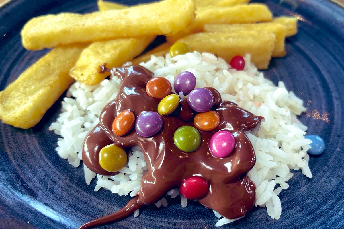 nicja79's tweet photo. Heute im Restaurant am Buffet irgendwie komisch angeguckt worden🤔😅. https://t.co/VlKbuwj7G1