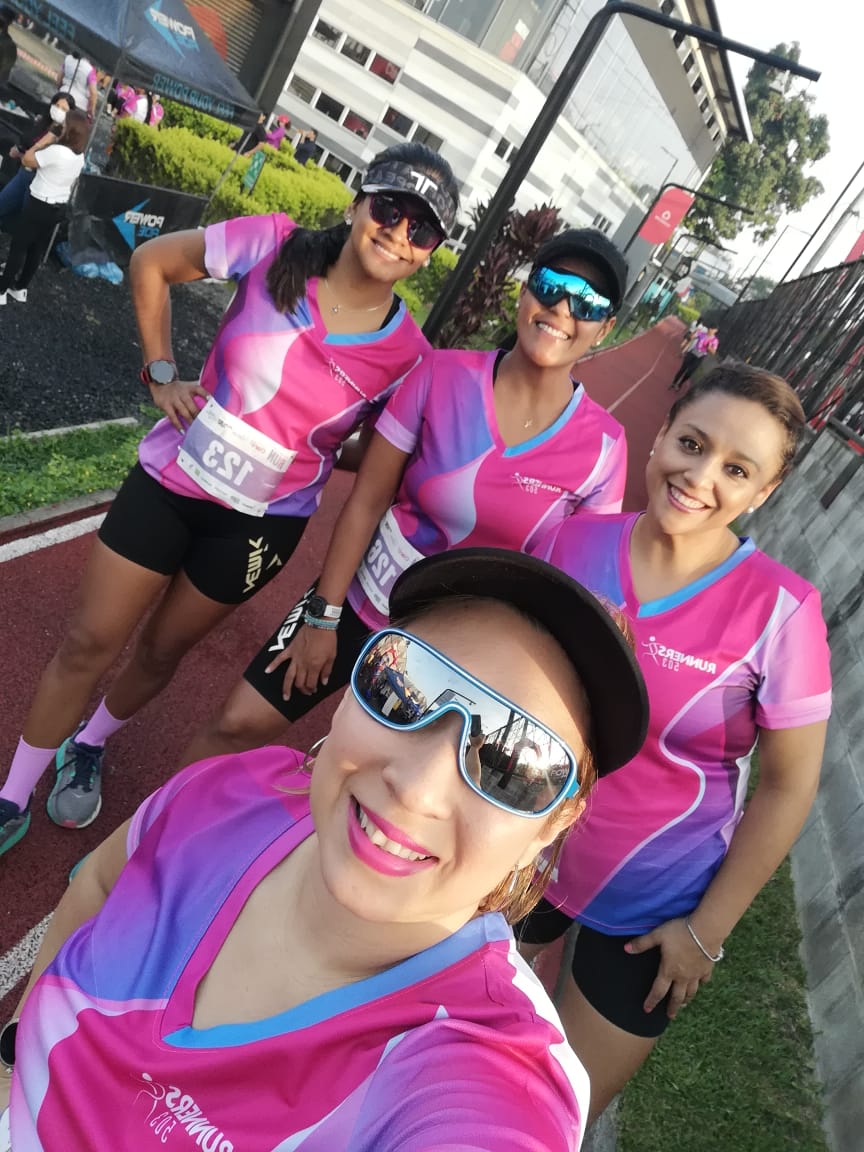 Andrea_Angel8's tweet photo. Mother's day running #FriendsTime #Running503 7k 🏃🏾♀️🌺 https://t.co/ljboJRHdGU