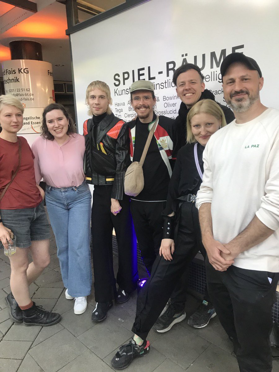 simongeist's tweet photo. It was only Friday I met the great @xCROSSLUCID at the KI bienalle Essen. Truly great artist &amp; humans! https://t.co/v3OtGxHb2A