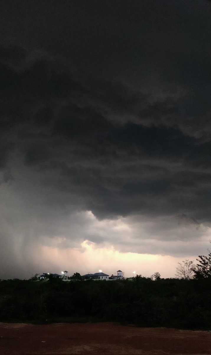 Sentinaro9's tweet photo. The storm descending today https://t.co/zEnU7XfrSC