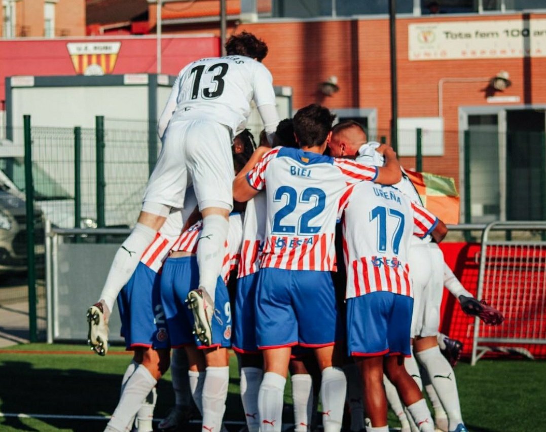 ArnauRubirola's tweet photo. ➡️ | FINAL: CP San Cristóbal 0-1 Girona B
⚽️ @Adrigene9
Victoria del filial para pasar a la final del PlayOff de ascenso a 2a RFEF.
Superiores los de Àxel Vizuete y sabiendo sufrir ante un San Cristóbal bolcado. Clave @llucmatasg con 2 paradas en el añadido.
#FilialGFC 🔴⚪ https://t.co/FPIlfik3Sp