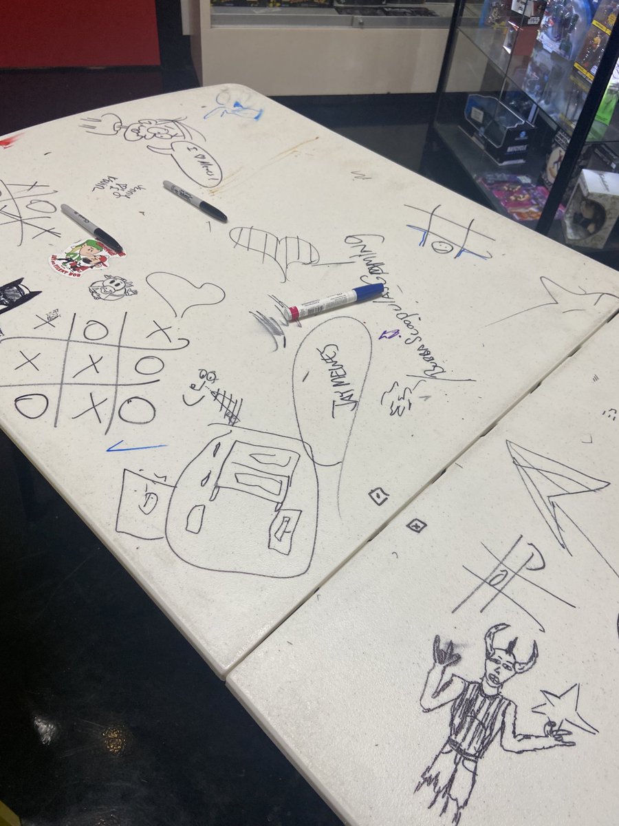 The_SecretStash's tweet photo. Stash Anniversary Bash update: the Clerks cast plays and signs stuff between guest groups. Including the furniture. 🤣 ⁦@JayMewes⁩ ⁦@whoaitssarahh⁩ ⁦@mranieri45⁩ #silveranniversary #stashbash #jayandsilentbob #thesecretstash ⁦⁦ https://t.co/fPnxfzbPQt