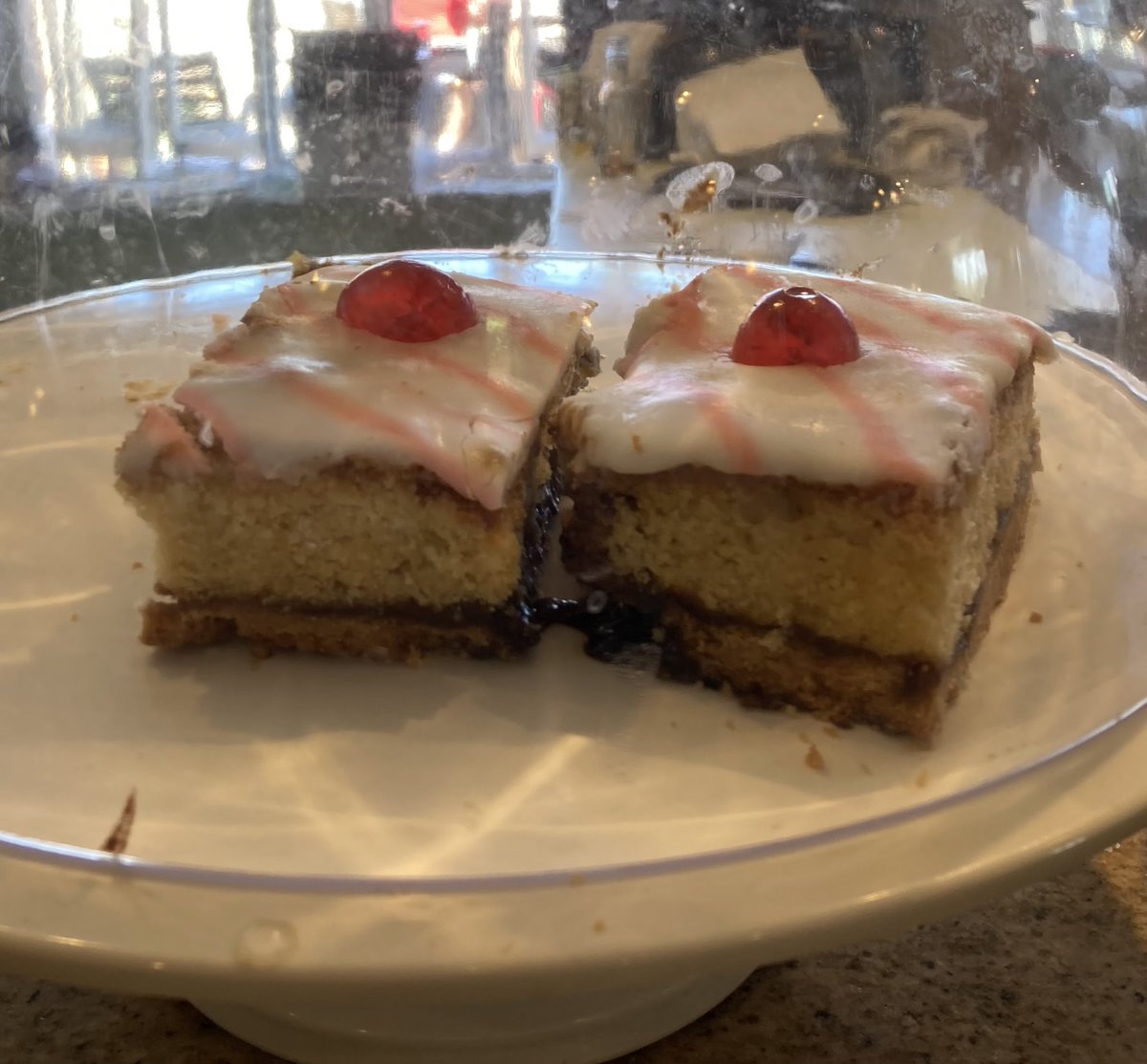 rsjmum's tweet photo. Lovely trip across the border for lunch @Hall_Farm_Essex with @djackmantweets Brilliant meal and the cakes look good too!! @Visit_Suffolk @VisitEssex https://t.co/q9m1yNieqJ
