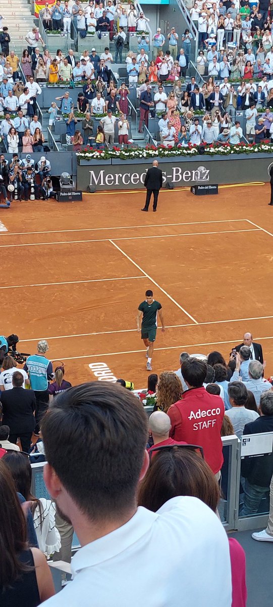 DameSparkula's tweet photo. He turned 19 on Thursday, beat Nadal then Djokivich and just won against Zverev in front of his home crowd #CarlosAlcaraz #MadridOpen https://t.co/ywXHtAovr7
