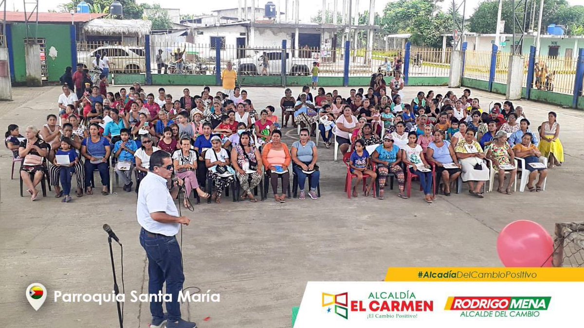 RodrigoMenaR's tweet photo. #DíaDeLaMadre2022 momentos de felicidad vivimos junto a  las madres de la parroquia Santa María junto a mi esposa la Vicealcaldesa Tania Mendoza, durante el uno de los agasajos que organizó la Alcaldía en todo el territorio de la Puerta de Oro. 

#AlcaldíaDelCambioPositivo https://t.co/XcTjVC4fmT