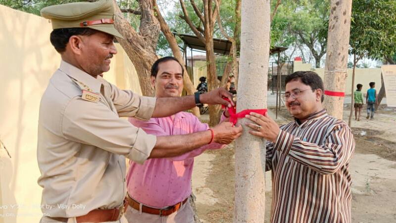 RedTapeMovement's tweet photo. On #MothersDay @RedTapeMovement was organised by Forest Deptt & NGO #JanAadharKalyanSamiti along with @UPGovt's #MyMother: #MyMotherland #Plantation, in #Firozabad (#UP,#India). #Redtapes were tied on trees to deliver message that #deforestation is lethal & #SayNoToDeforestation. https://t.co/qkJdUAciC2