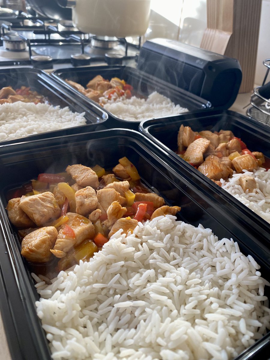 samdoel13's tweet photo. Food prep for the week !
This week we have sweet chilli and garlic chicken with mixed peppers, spring onions and rice.
#mealprep #Food #foodie #bulkcook #cooking #foodphotography #meals #mealplanning #lunch #sorted https://t.co/AxMn5usvkI