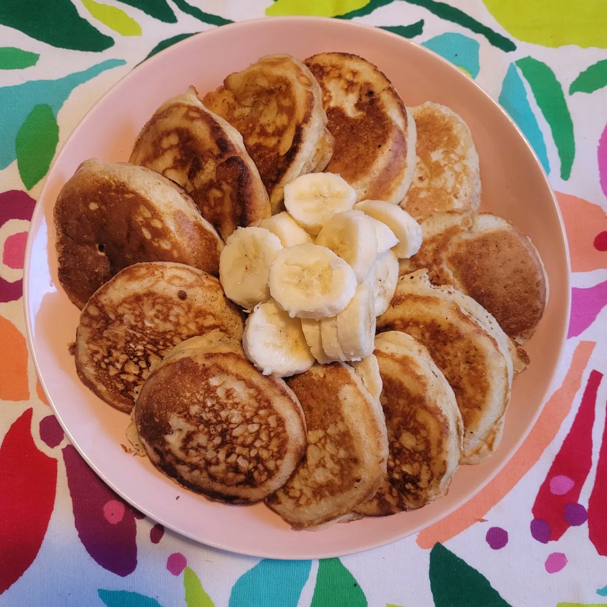 ___RSA___'s tweet photo. Eat pancakes with your loved ones! 💛🥞🧡 https://t.co/hoGOH4ZO9g