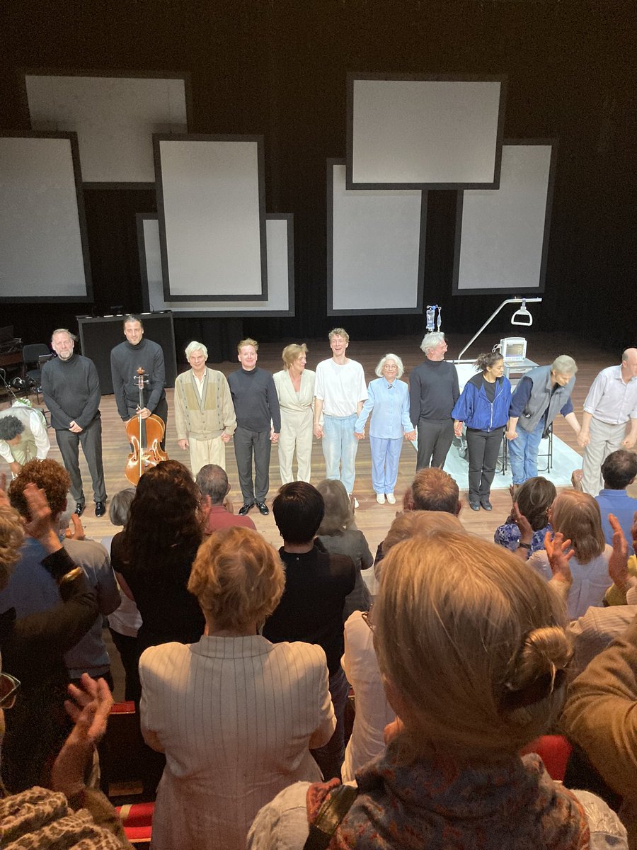 jan_hoekema's tweet photo. Indrukwekkende vertolking voor het eerst integraal op NL toneel van @Leedvermaak trilogie #JudithHerzberg bij @hntdenhaag . Hier en daar hindert de soms extreme vorm van #EricdeVroedt de inhoud en de emotie die aan deze familiegeschiedenis vanaf WO2 is verbonden. Maar: petje af! https://t.co/CjAv7vvwnh