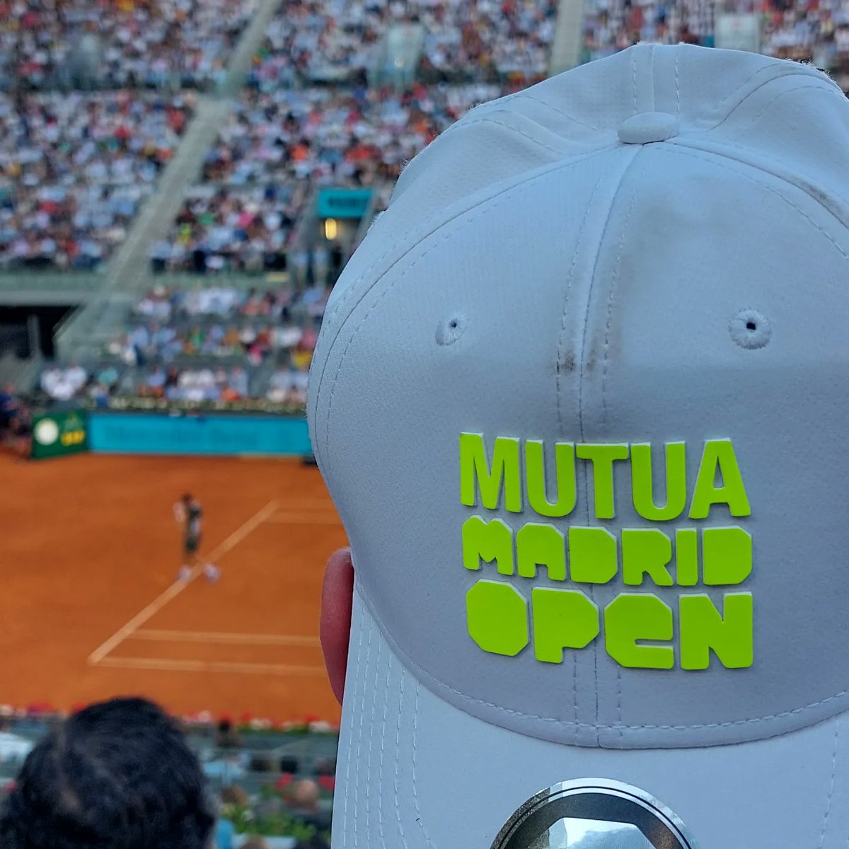 DameSparkula's tweet photo. He turned 19 on Thursday, beat Nadal then Djokivich and just won against Zverev in front of his home crowd #CarlosAlcaraz #MadridOpen https://t.co/ywXHtAovr7