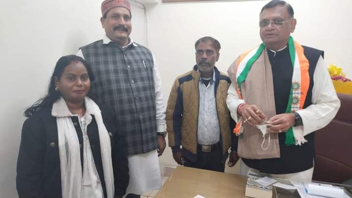 राहुल गांधी जी द्वारा भारतीय राष्ट्रीय मजदूर कांग्रेस (INTUC) के राष्ट्रीय अध्यक्ष श्री स्वामीनाथ जायसवाल जी का मजदूरों कामगारों को लेकर किए जारहे प्रयासों और प्रतिनिधित्व की प्रशंसा एवं जल्द ही केंद्र नेतृत्व द्वारा मजदूरों के हित केलिए एक विशेष चर्चा के लिए आमंत्रण।
<a href="/ANI/">ANI</a>