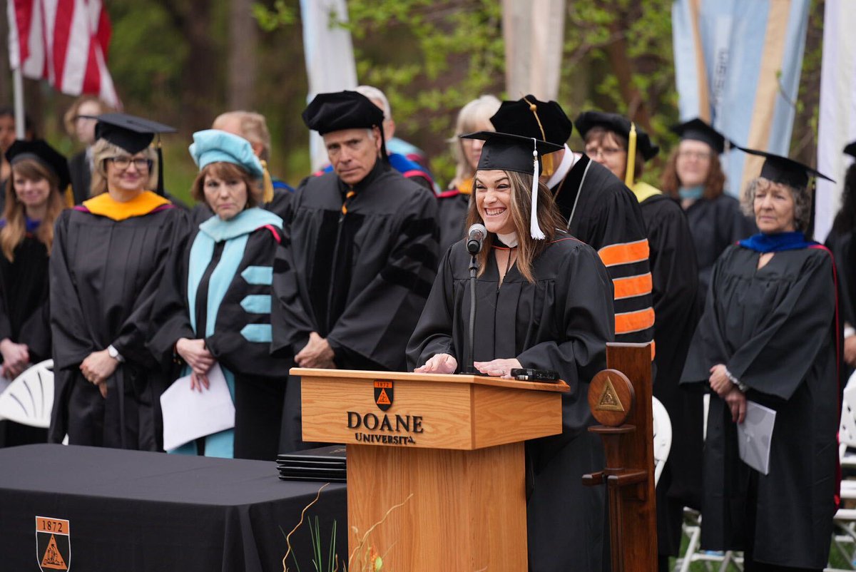 DoaneUniversity's tweet photo. Congratulations to this morning's graduates! "We did it!" 🐯🎓

#Doane2022 https://t.co/dAxSXY3uyd
