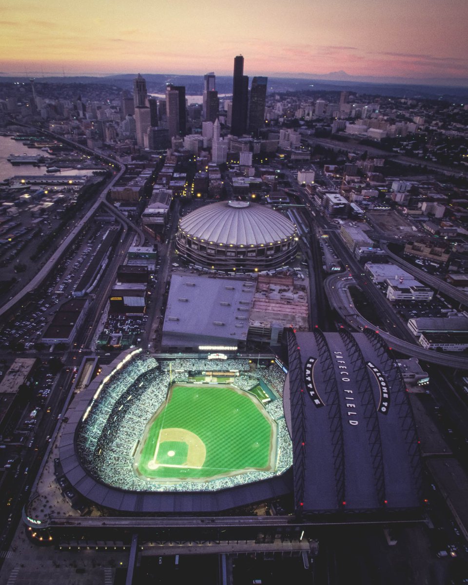 ChrisOnSports's tweet photo. ⚾️ Mariners fun: Seattle has the longest playoff drought of any team in the Big 4 pro sports.
NFL, NBA, NHL, MLB: 124 teams. M's carrying the banner of ineptitude. Last playoff game: 2001. Zip, nada, zilch since.
#SeaUsRise l #NotRising
📷 M's: 4+ decades. 2 homes. 4 playoffs. https://t.co/pK1v2SvGyn