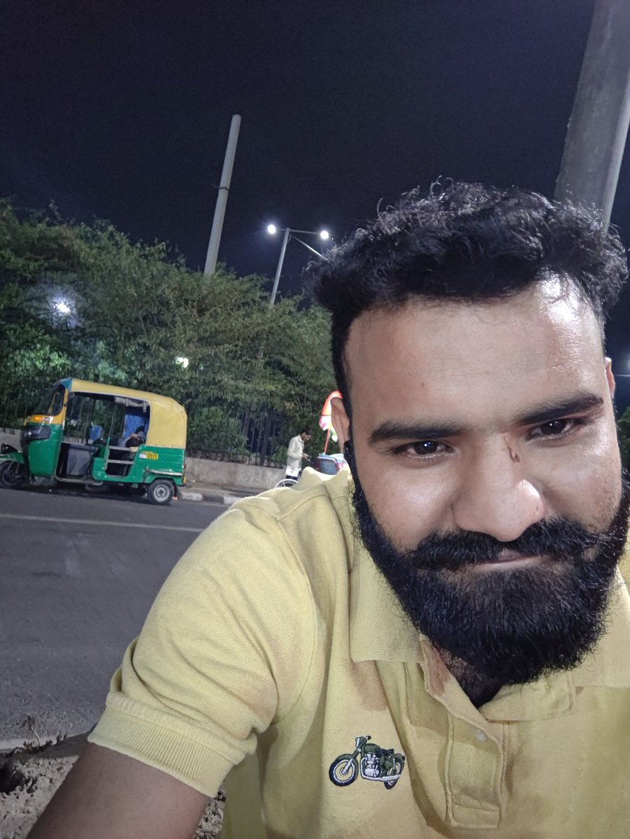 Visu1316's tweet photo. तेरी यारी ने फुटपाथ पर दो ला दिया।
अब इसके बाद कहा लेजाकर मानेगी। https://t.co/AHSe97Wi57