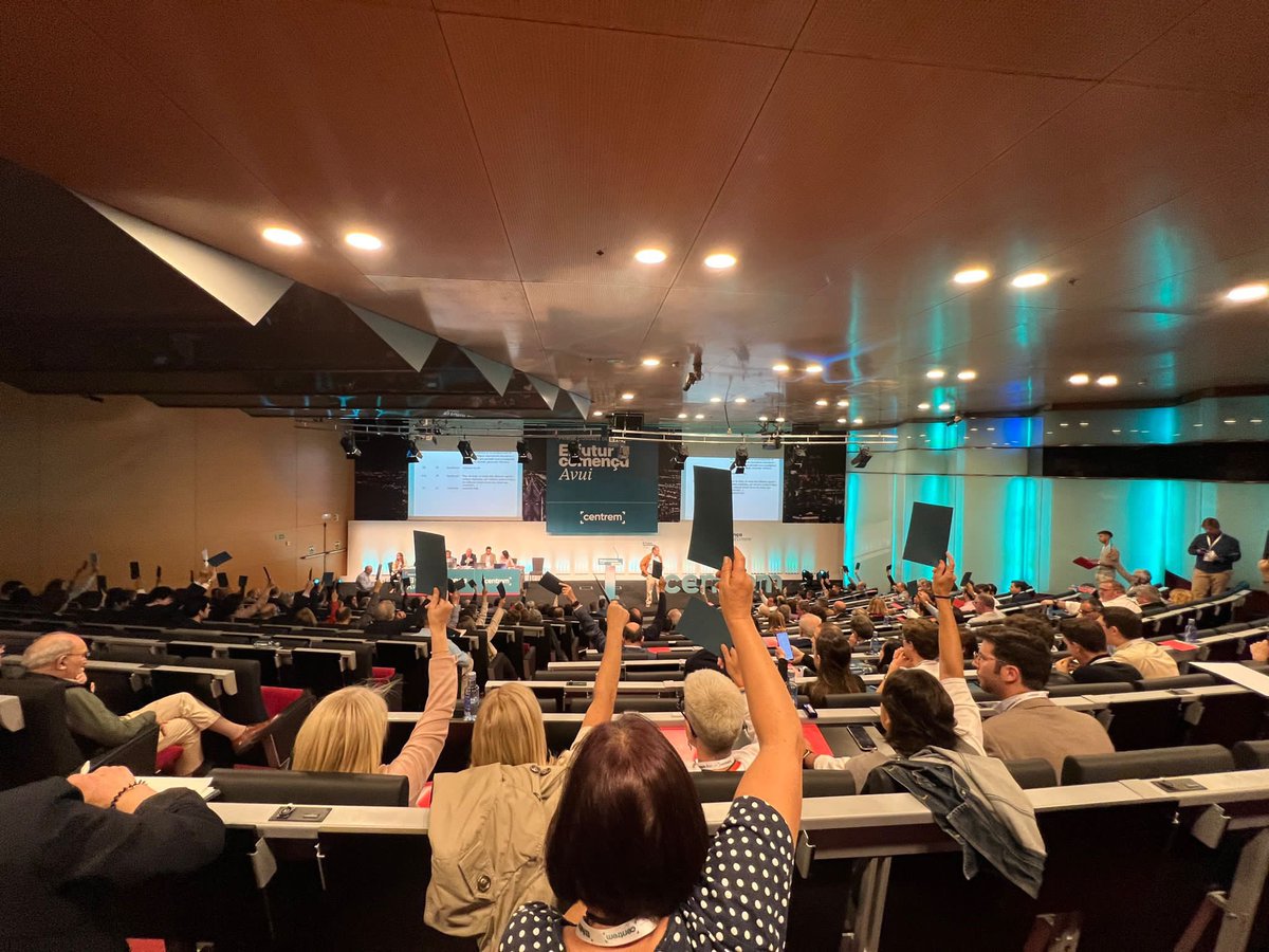 oriolvbc's tweet photo. Ahir vam fer el primer congrés de @Centrem_ i formaré part de la direcció encapçala per @angelschacon i amb la presidència de @LluisFontE 

Tenim molta feina per reconstruir un espai polític que Catalunya necessita fort per (tornar a) ser un país normal. https://t.co/jHR7k9Kuh5